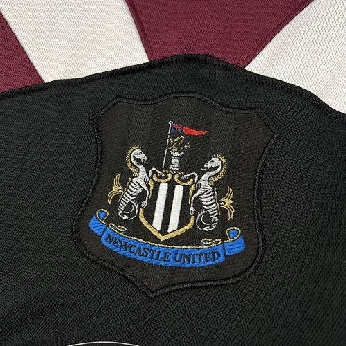 Maillot Newcastle Rétro Concept "Rayures Bordeaux" 1995/1996 — vue 2