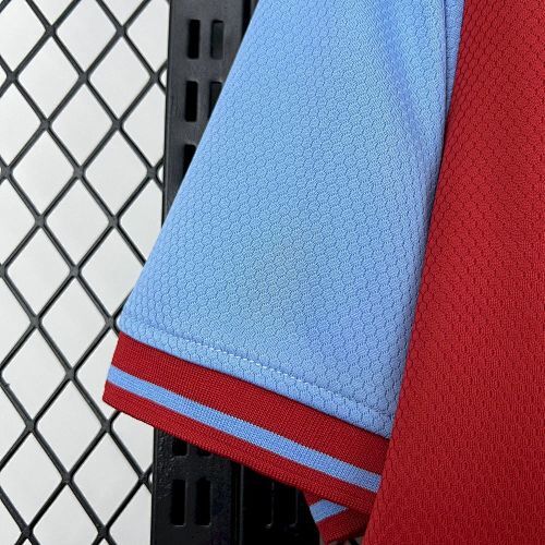 Maillot West Ham Concept "Iron Maiden 50th" 2025/2026 — vue 3