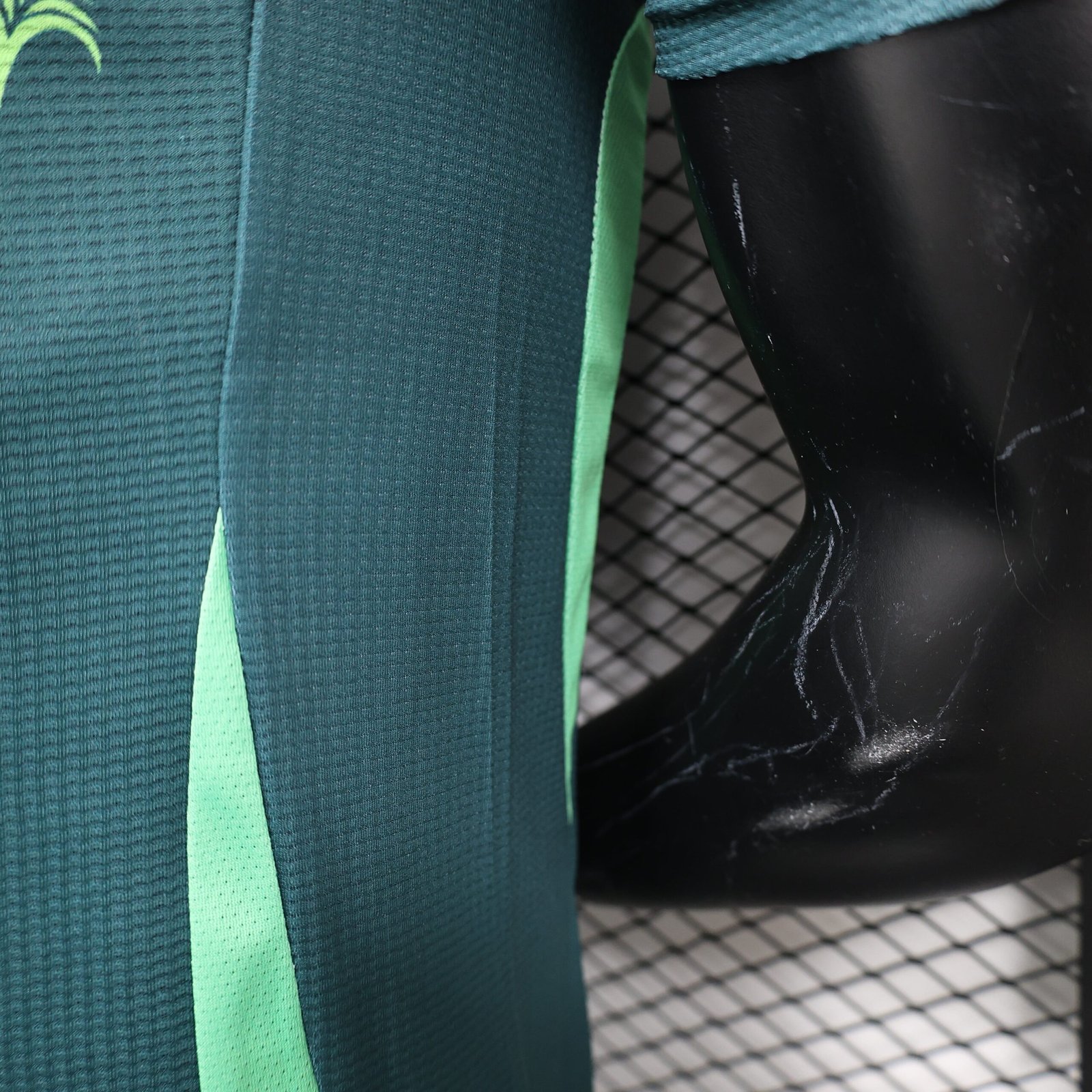 50d02e6d-min Maillot Joueur Algérie Extérieur 2024/2025 – Image 5