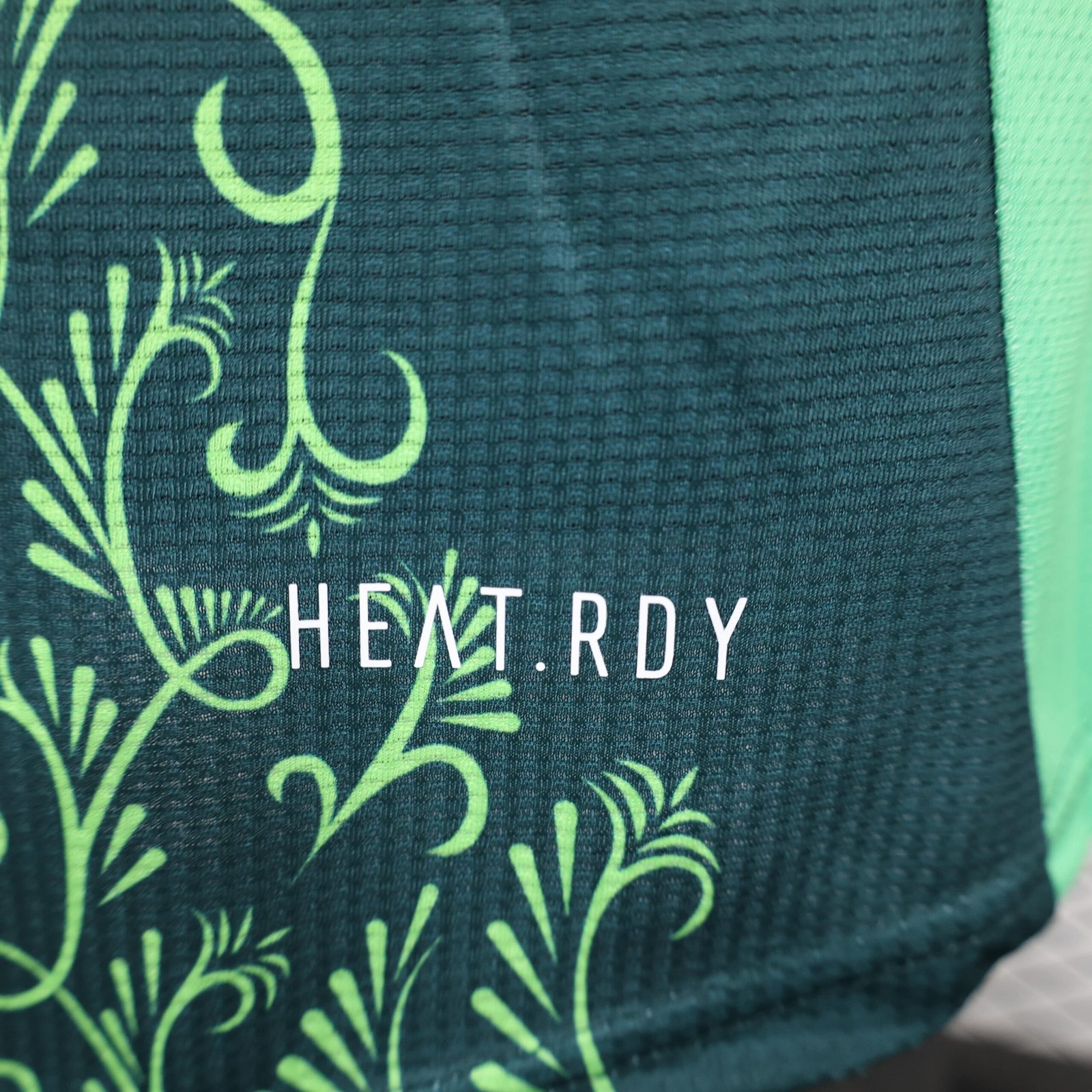 5c703084-min Maillot Joueur Algérie Extérieur 2024/2025 – Image 6