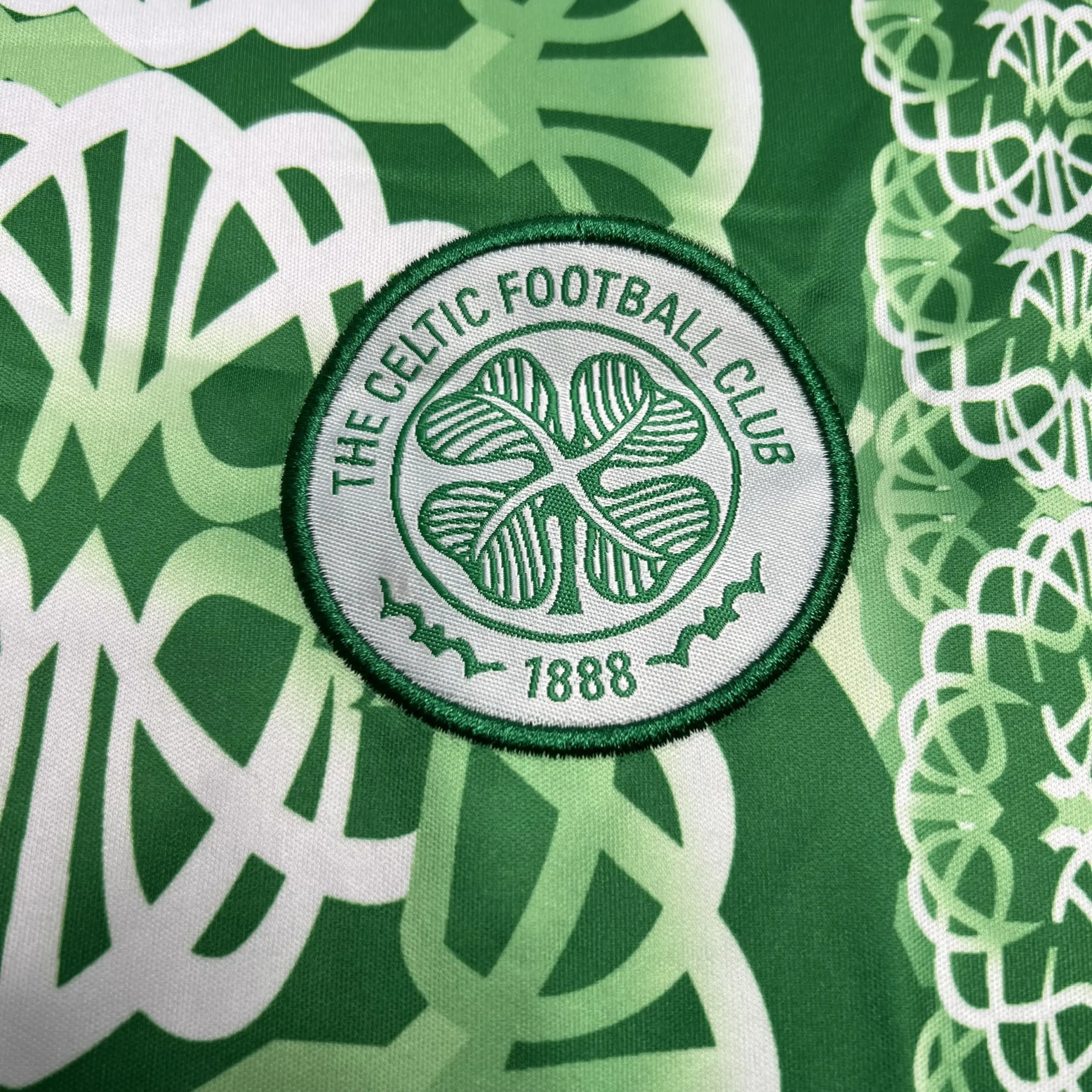 Maillot-Celtic-Entrainement-2024-2025-_5_ Maillot Celtic Entrainement 2024/2025 – Image 4