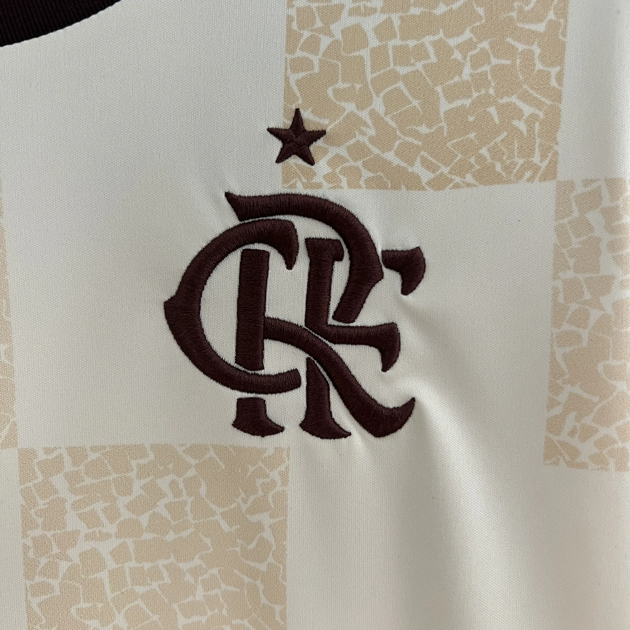 Maillot-Flamengo-Entrainement-2024-2025-_2_ Maillot Flamengo Entrainement 2024/2025 – Image 4