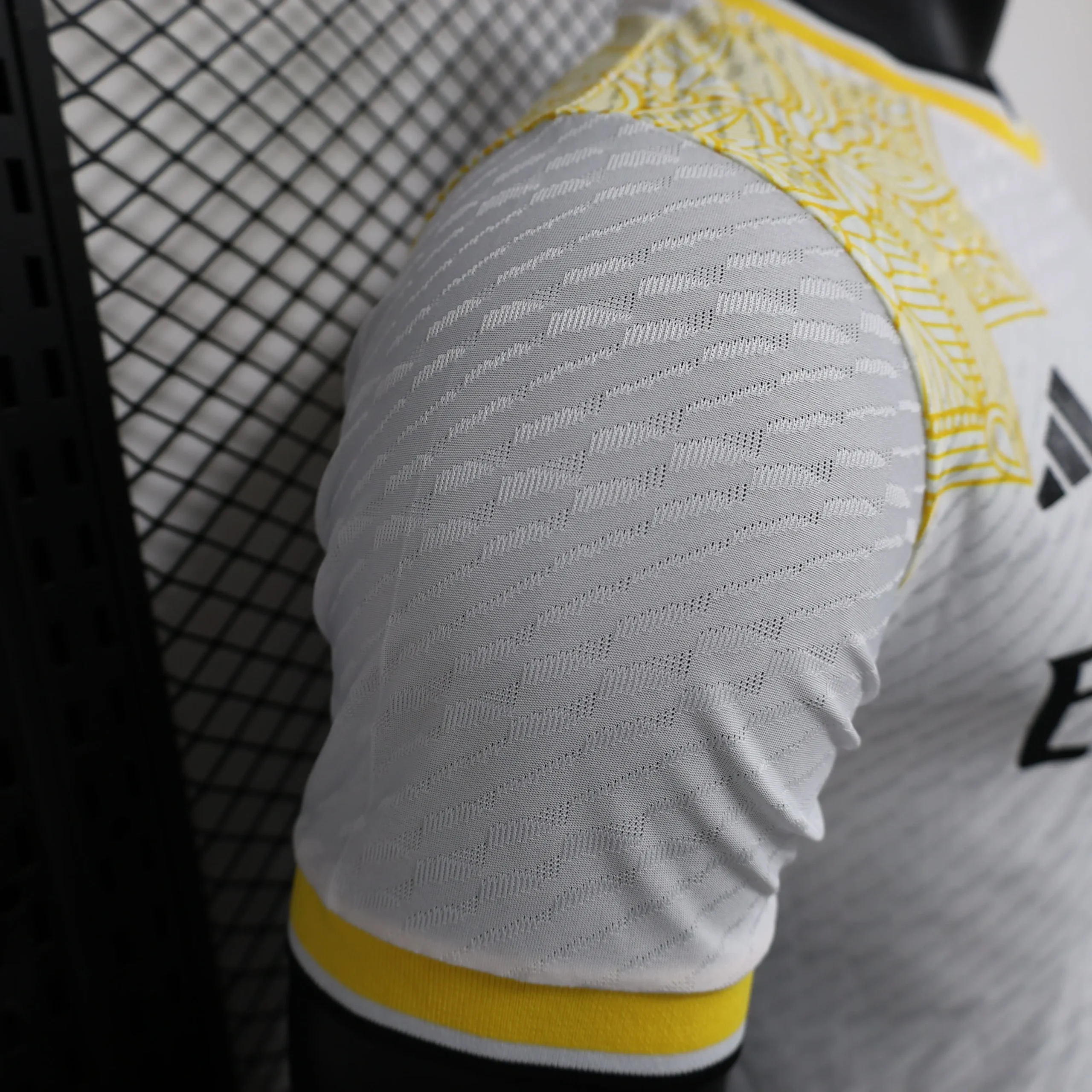 Maillot Joueur Real Madrid Concept Black Snake 2024-2025 (2) Maillot Joueur Real Madrid Concept "Black Snake" 2024/2025 – Image 5