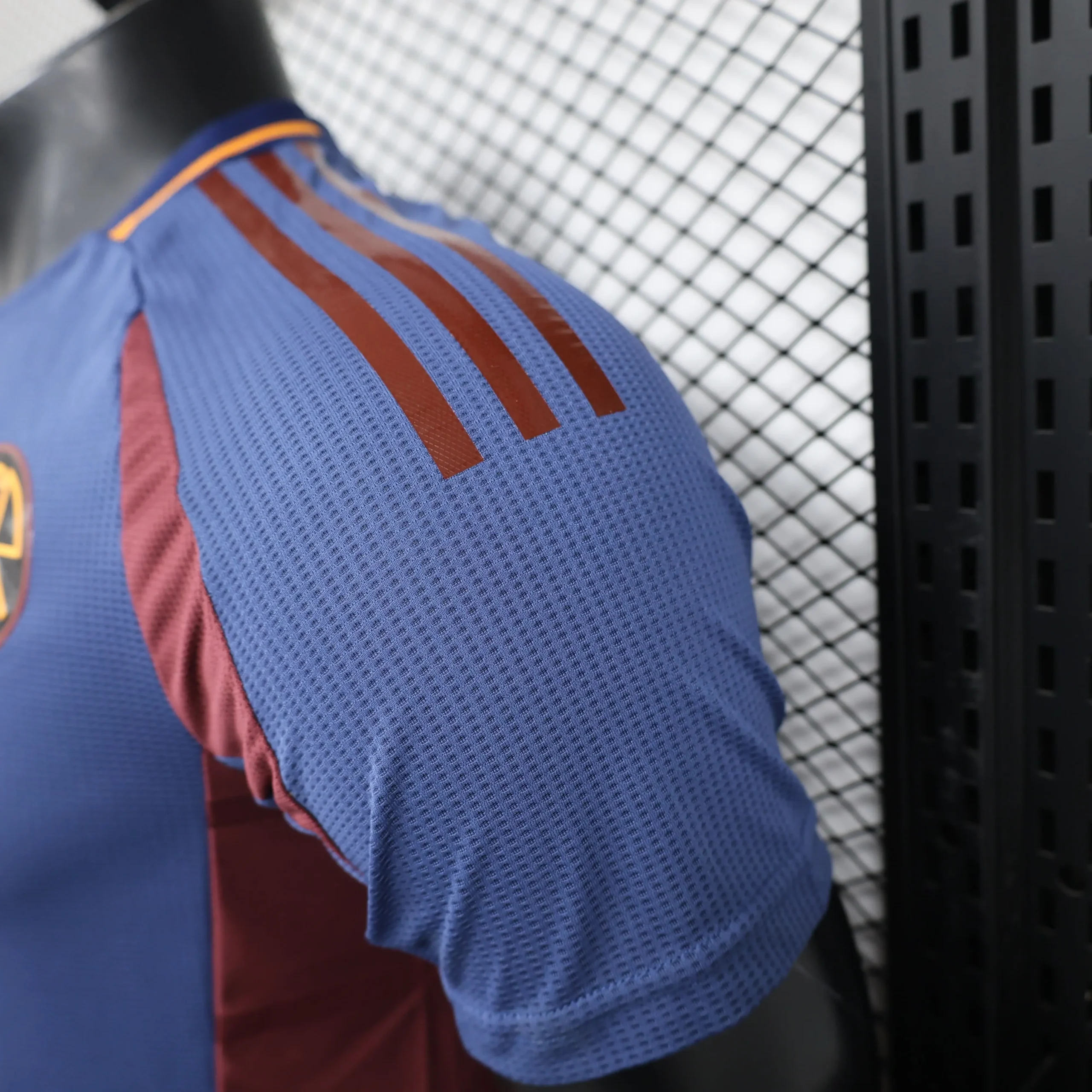 Maillot-Match-AS-Roma-Third-2024-2025-_2_ Maillot Joueur AS Roma Third 2024/2025 – Image 5