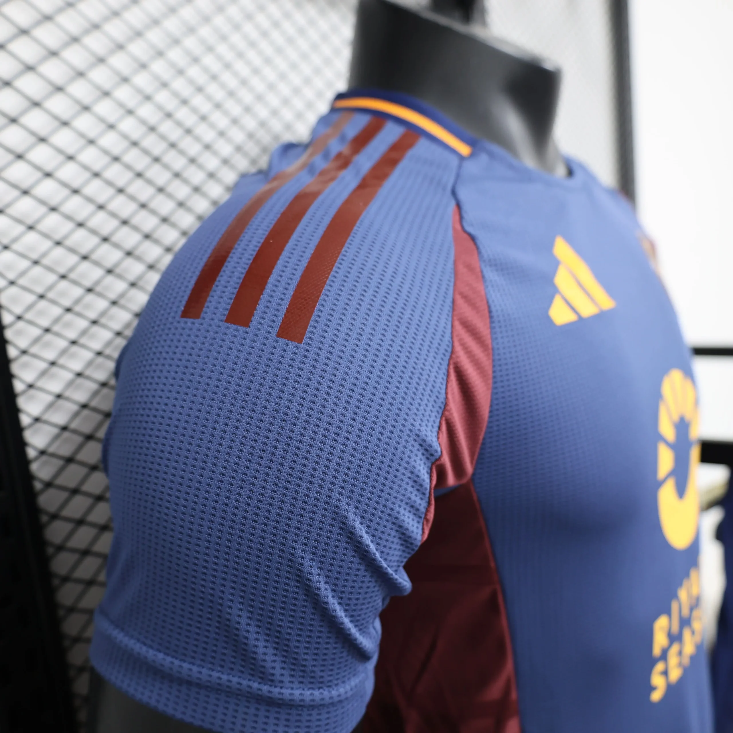 Maillot-Match-AS-Roma-Third-2024-2025-_6_ Maillot Joueur AS Roma Third 2024/2025 – Image 6