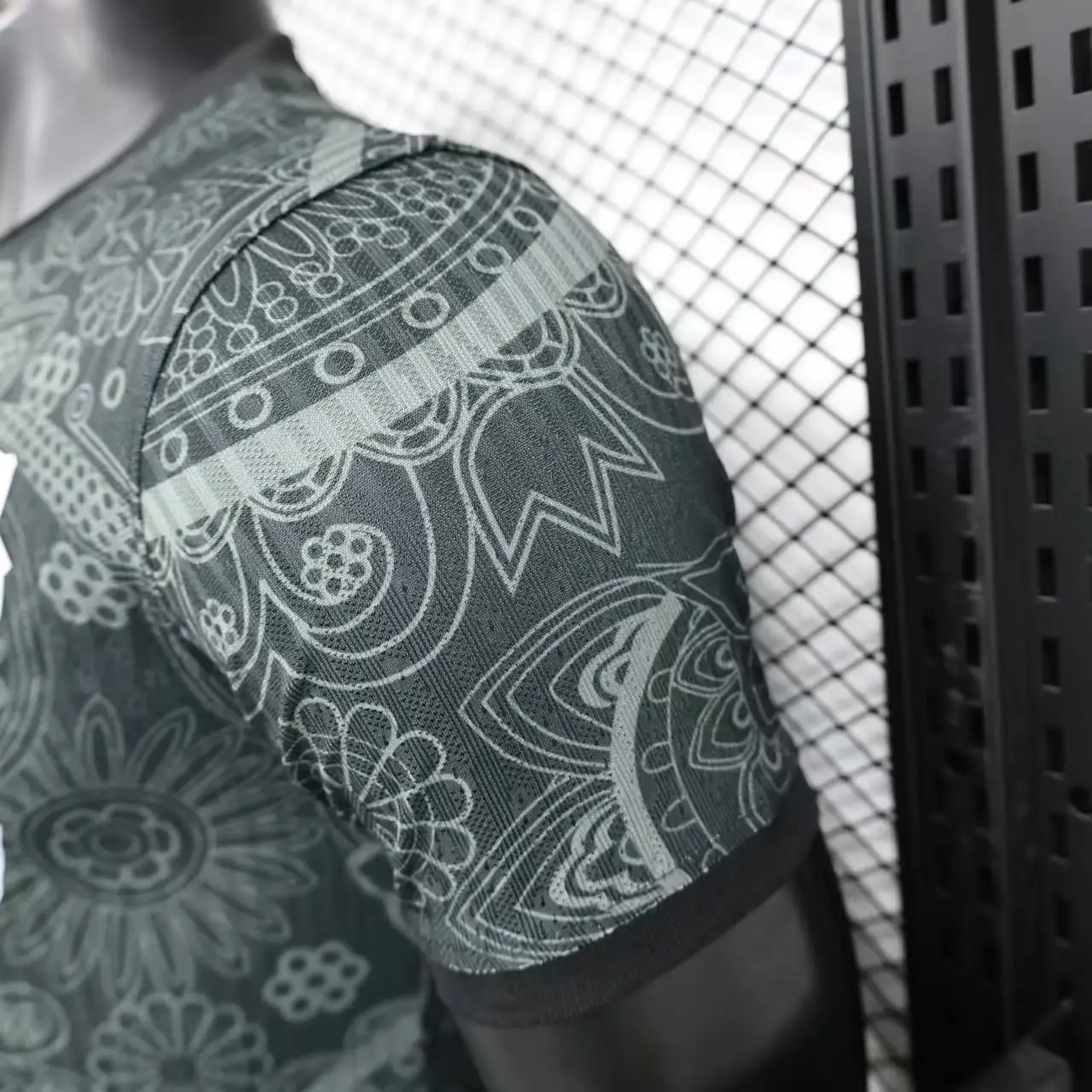 Maillot-Match-Barcelone-Concept-2023-2024-_3_ Maillot Joueur Barcelone Concept "Noir" 2024/2025 – Image 6