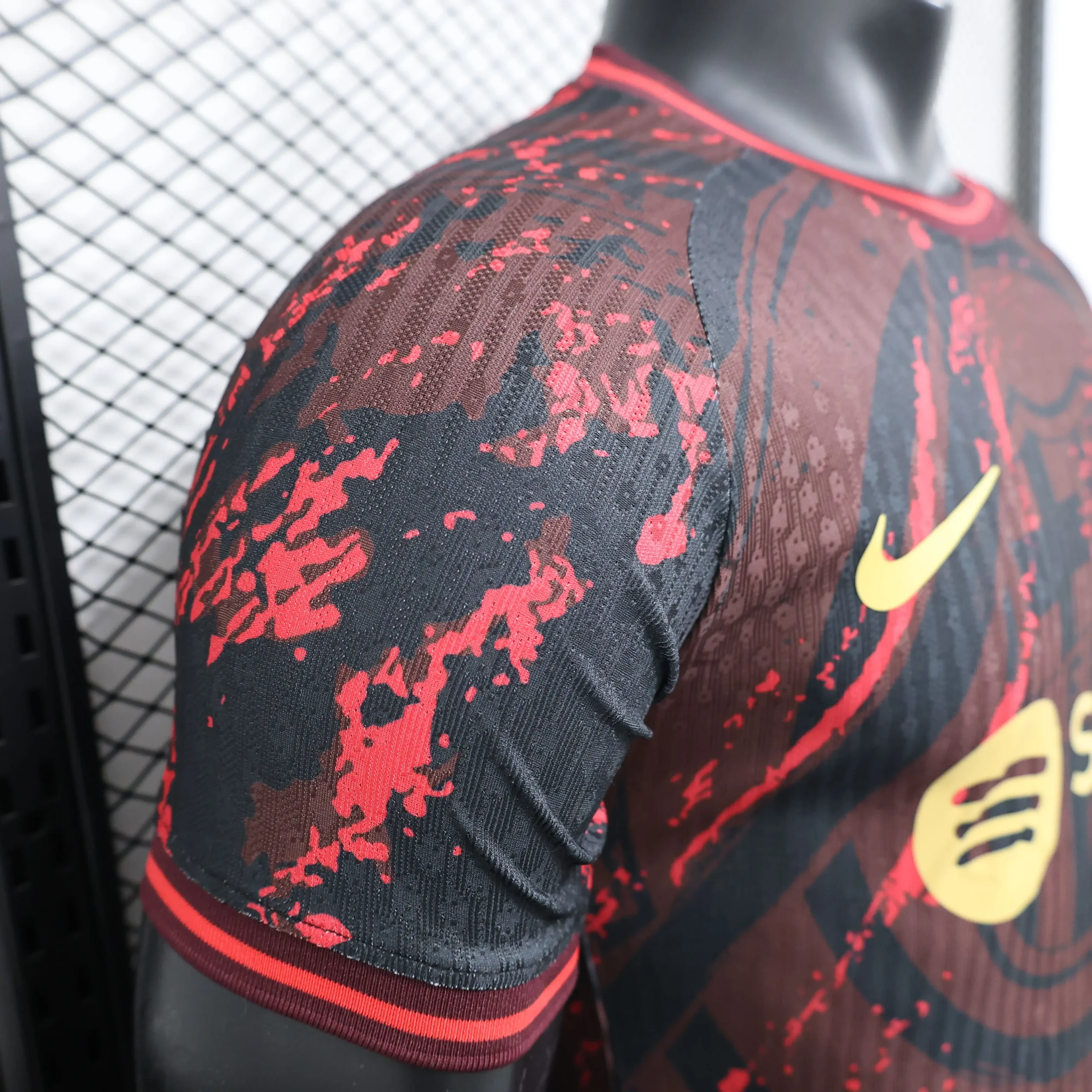 Maillot-Match-Barcelone-Concept-_2_ Maillot Joueur Barcelone Concept "Rouge" 2024/2025 – Image 5