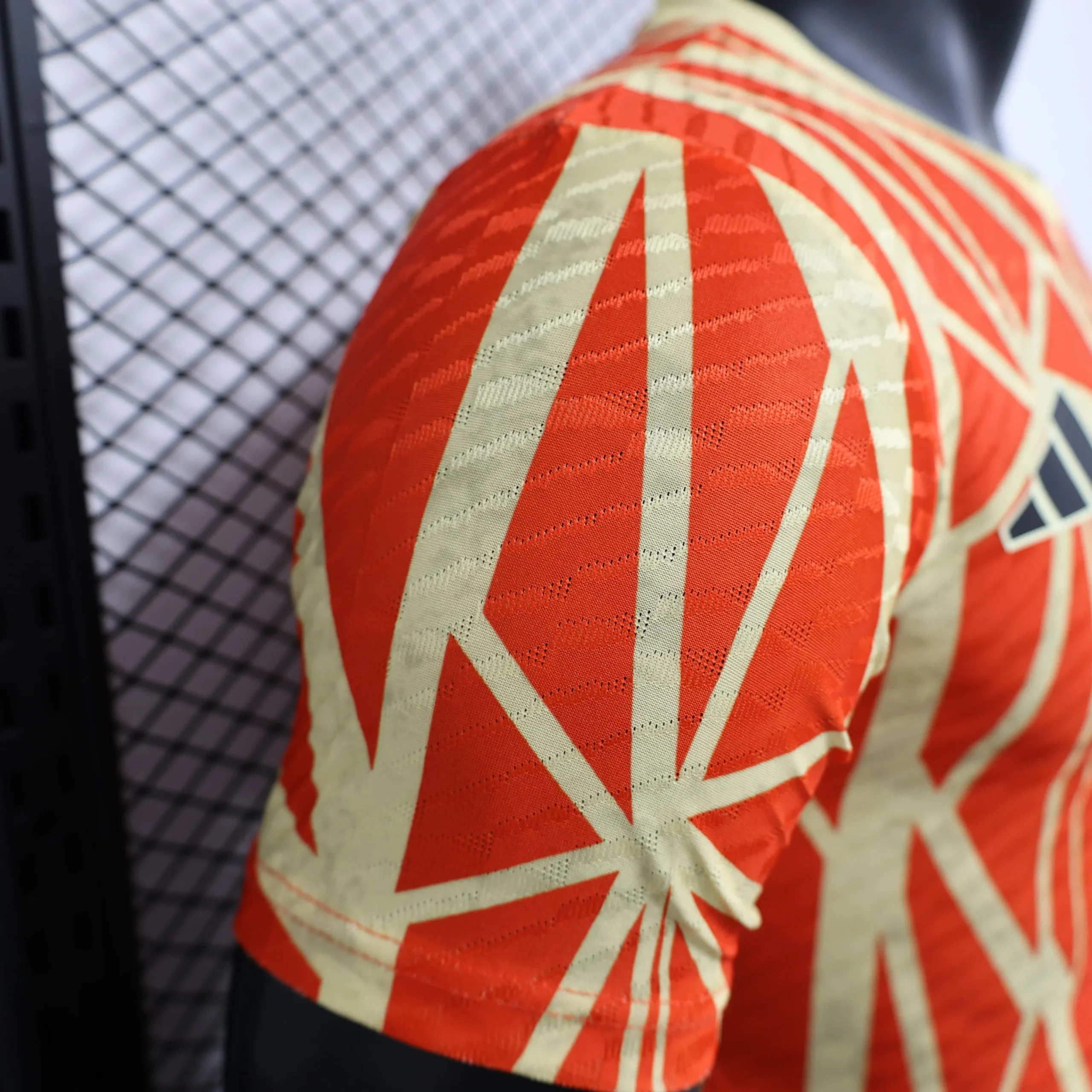 Maillot-Match-Bayern-Munich-Entrainement-2024-2025-_5_ Maillot Joueur Bayern Munich Entrainement 2024/2025 – Image 5