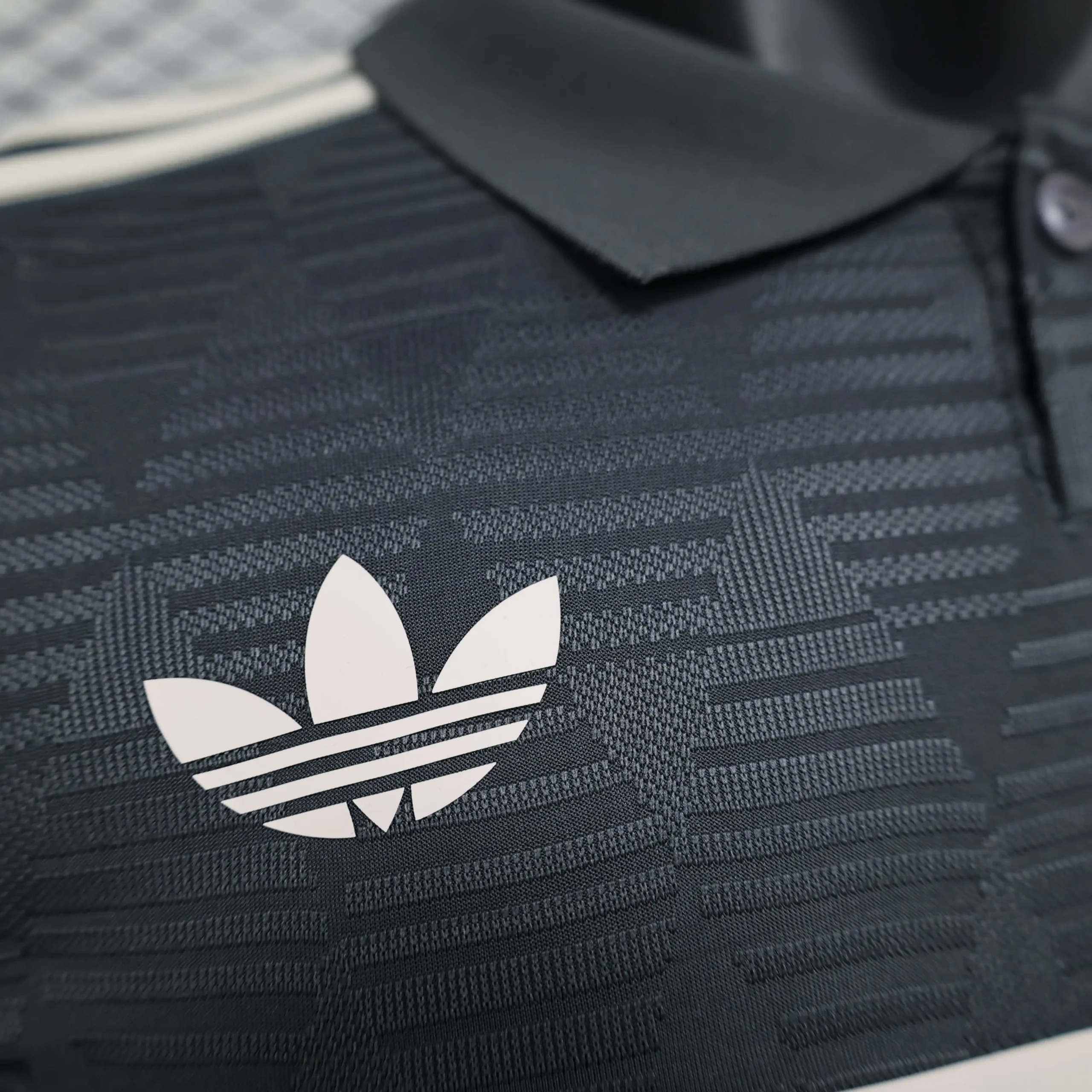 Maillot-Match-Bayern-Oktoberfest-2024-2025-_5_ Maillot Joueur Bayern Concept "Oktoberfest" 2024/2025 – Image 3