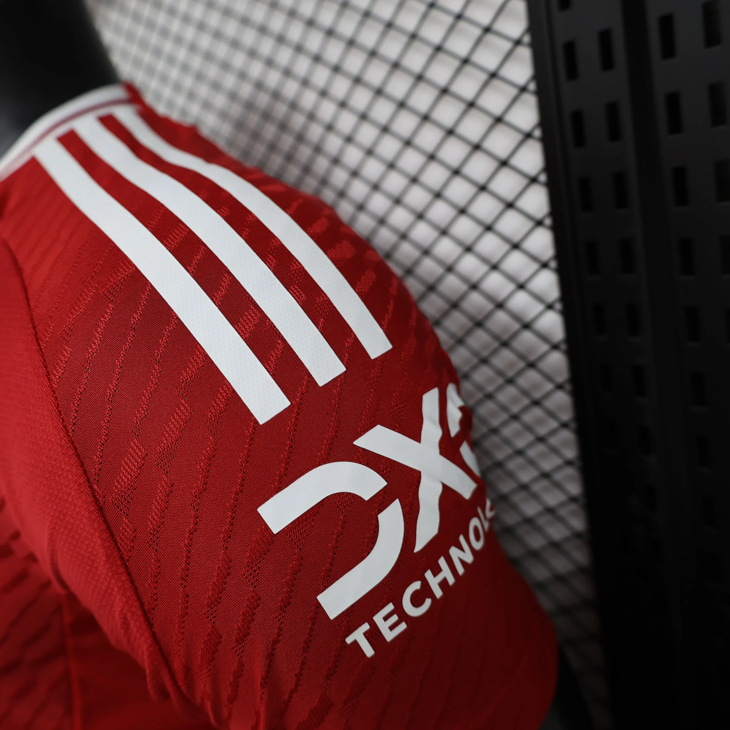 Maillot-Match-Manchester-United-Domicile-2024-2025-_2_ Maillot Joueur Manchester United Domicile 2024/2025 – Image 6