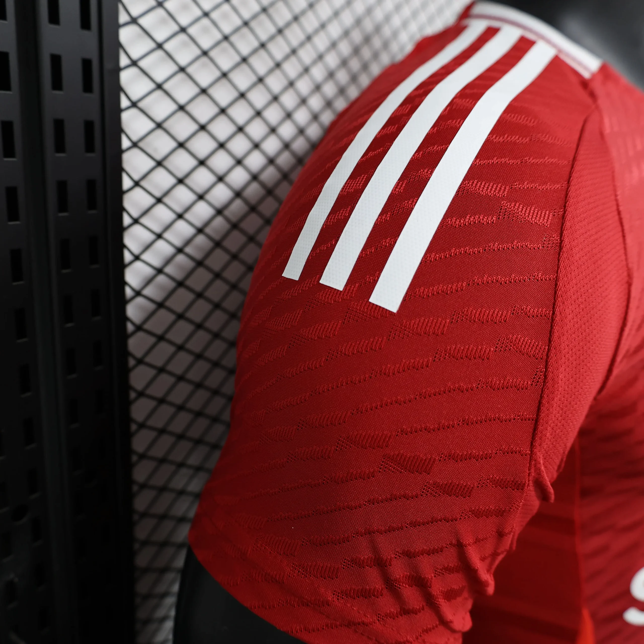 Maillot-Match-Manchester-United-Domicile-2024-2025-_5_ Maillot Joueur Manchester United Domicile 2024/2025 – Image 5