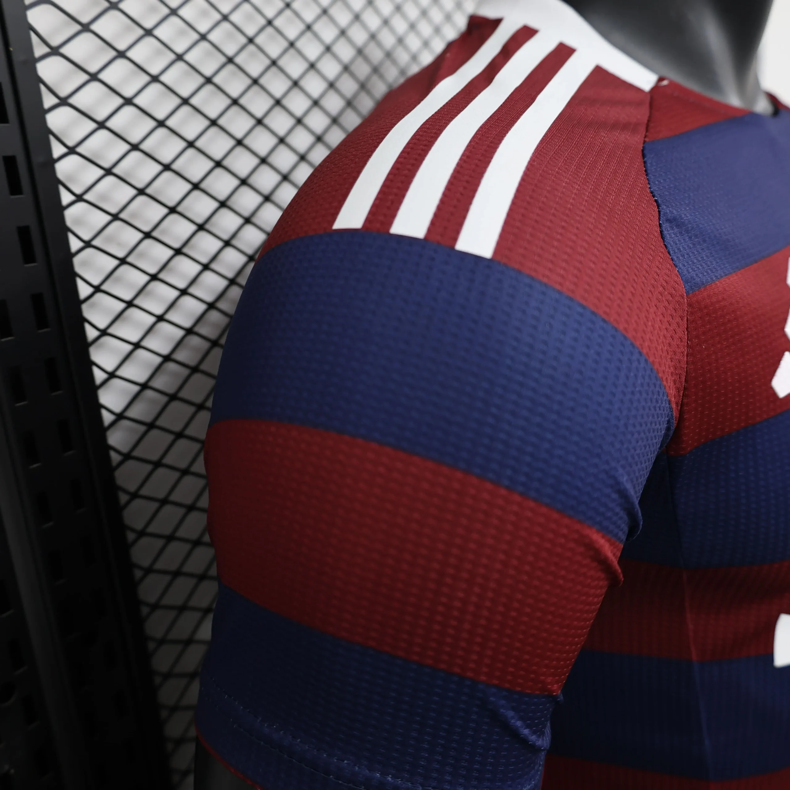 Maillot-Match-Newcastle-Extérieur-2024-2025-_5_ Maillot Joueur Newcastle Extérieur 2024/2025 – Image 5