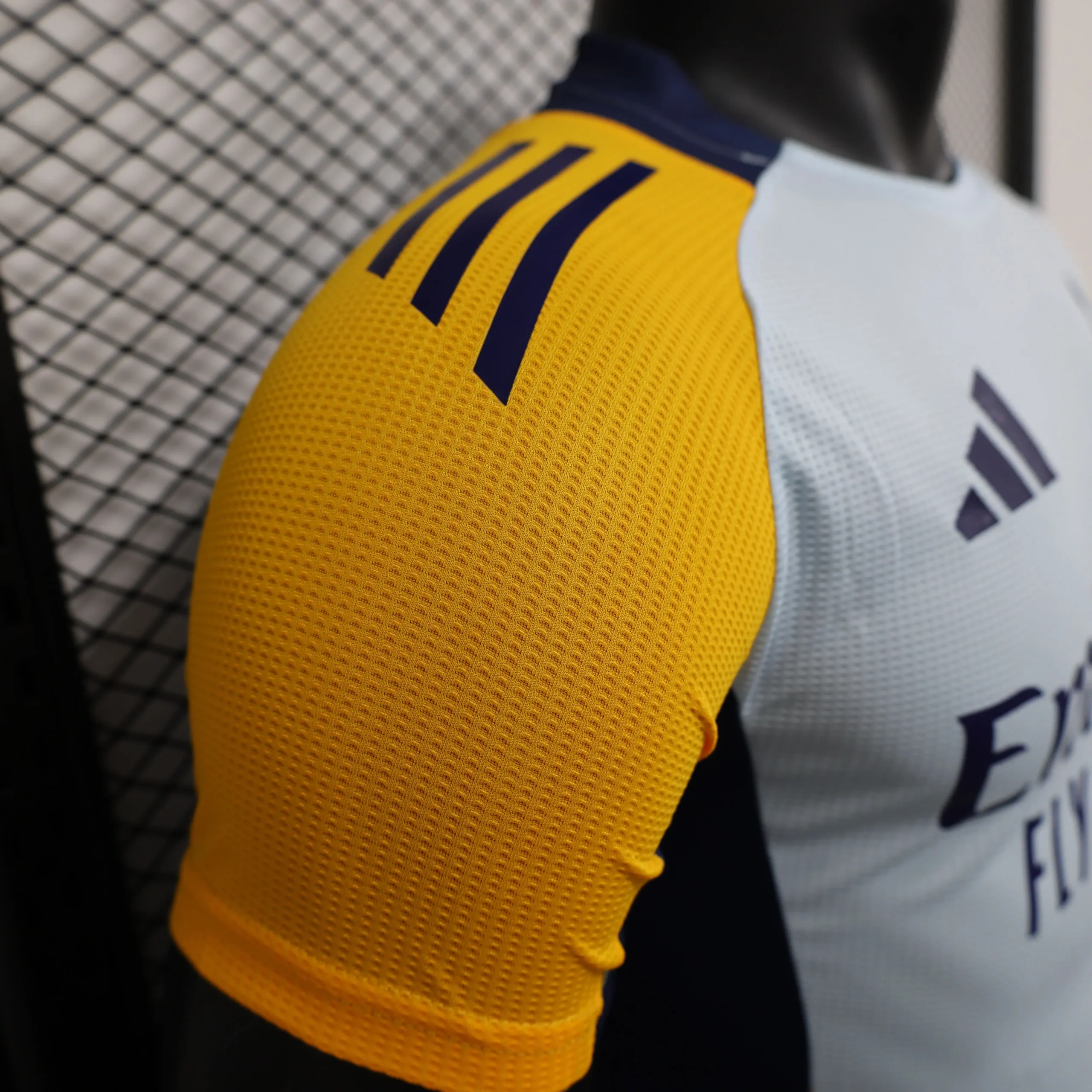 Maillot-Match-Real-Madrid-Entrainement-2024-2025-_2_ Maillot Joueur Real Madrid Entrainement 2024/2025 – Image 5