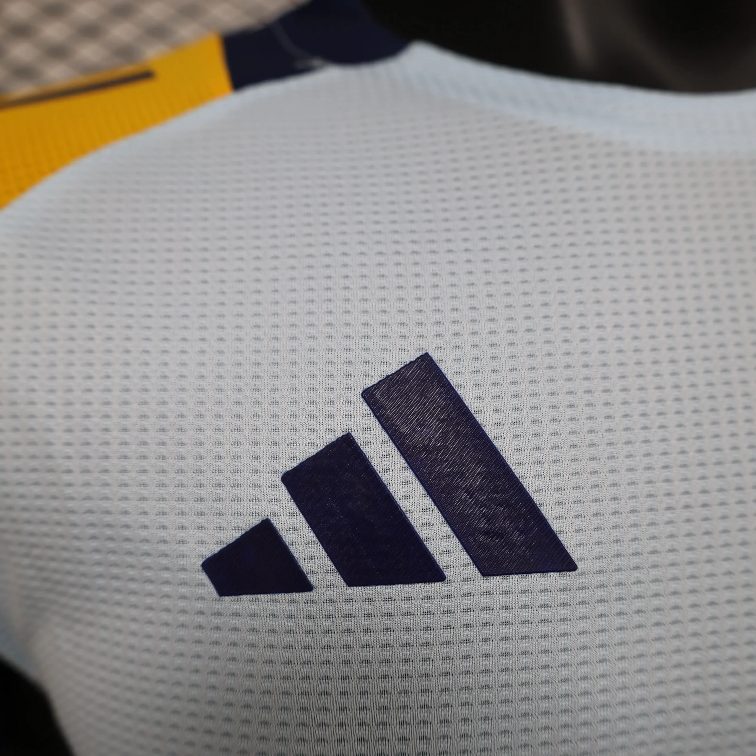 Maillot-Match-Real-Madrid-Entrainement-2024-2025-_3_ Maillot Joueur Real Madrid Entrainement 2024/2025 – Image 3