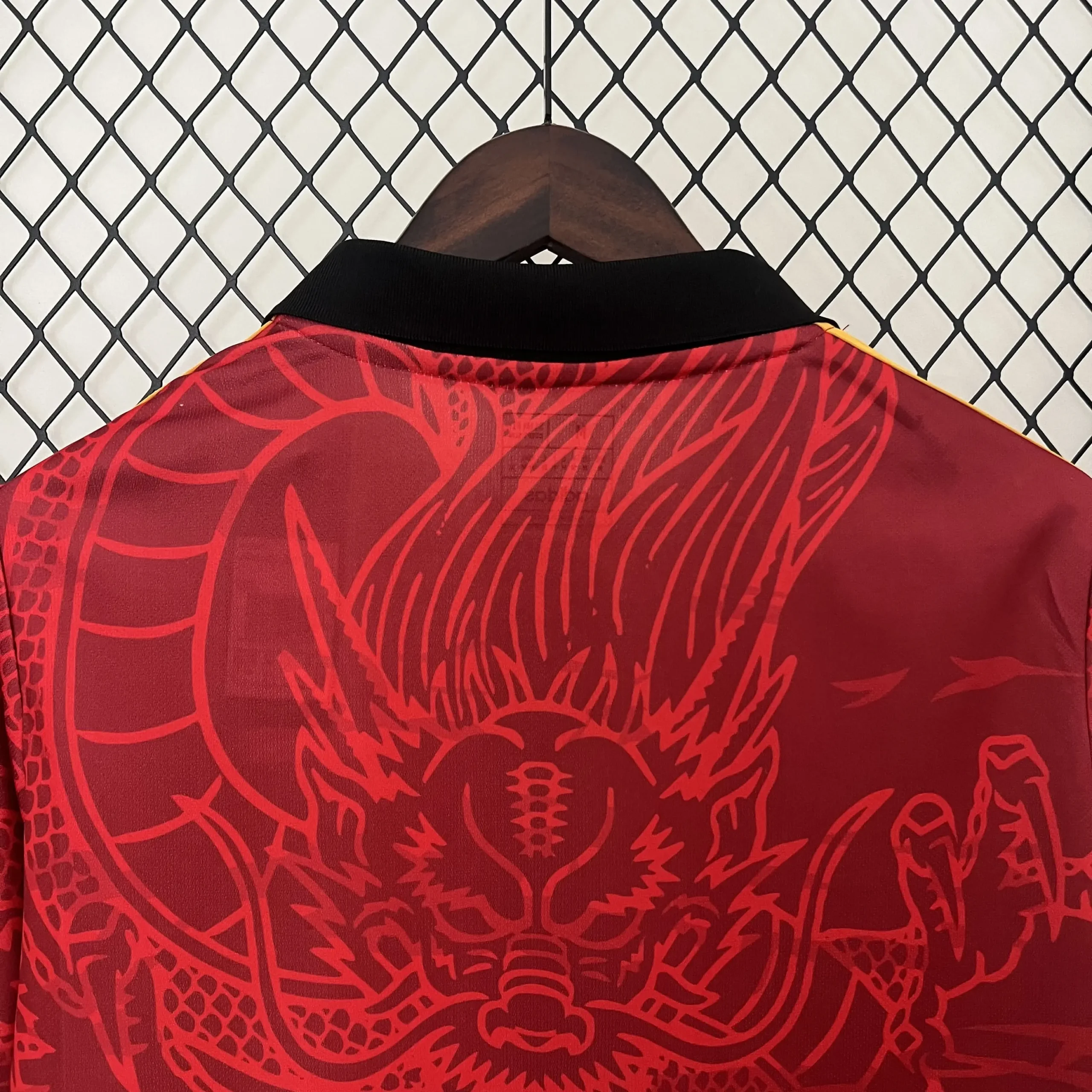 Maillot-Real-Madrid-Concept-2024-2025-_5_ Maillot Real Madrid Concept "Red Dragon" 2024/2025 – Image 6