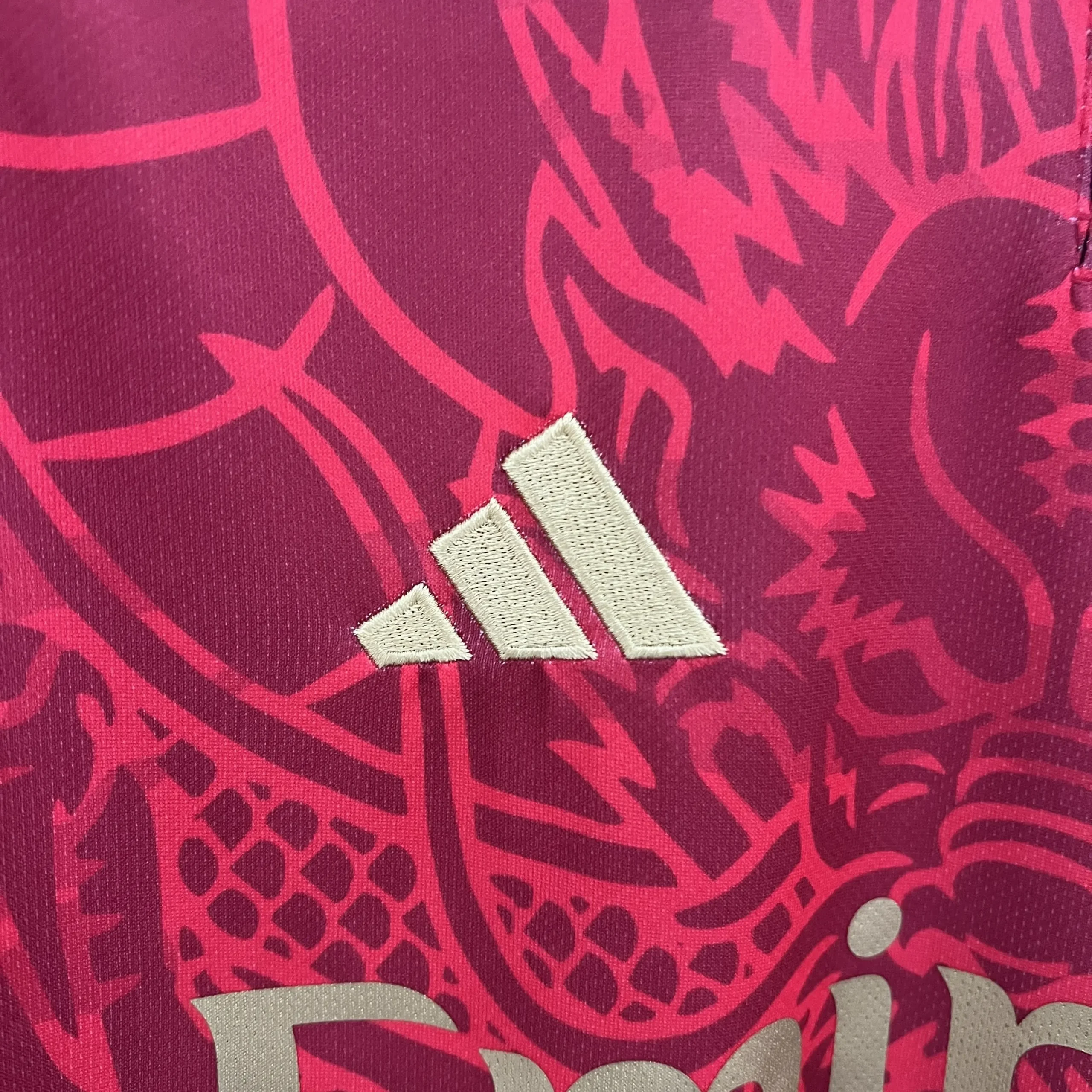 Maillot-Real-Madrid-Concept-2024-2025-_6_ Maillot Real Madrid Concept "Red Dragon" 2024/2025 – Image 3