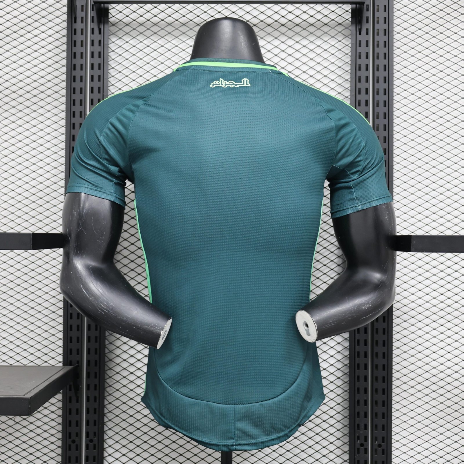 db195539-min Maillot Joueur Algérie Extérieur 2024/2025 – Image 2