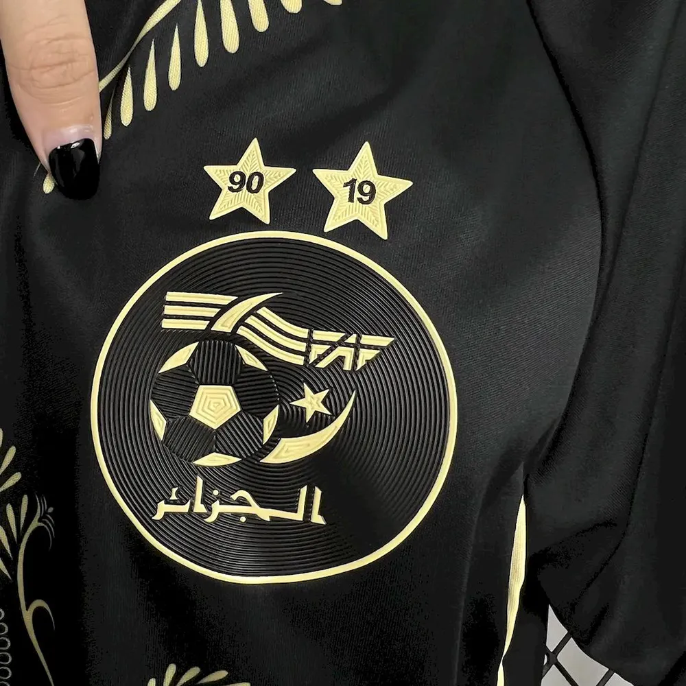 Maillot Algerie Noir Doré 2024-2025 (5) Algerie concept "Black & Gold" jersey 2024/2025 - Image 5