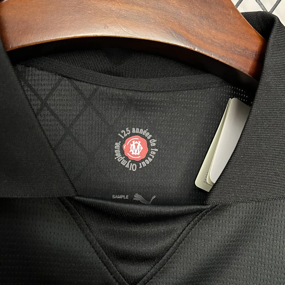 Maillot Olympique Marseille 125 Ans Noir 2024-2025 (9) Maillot Olympique Marseille Spécial "125 Ans Noir" 2024/2025 – Image 4