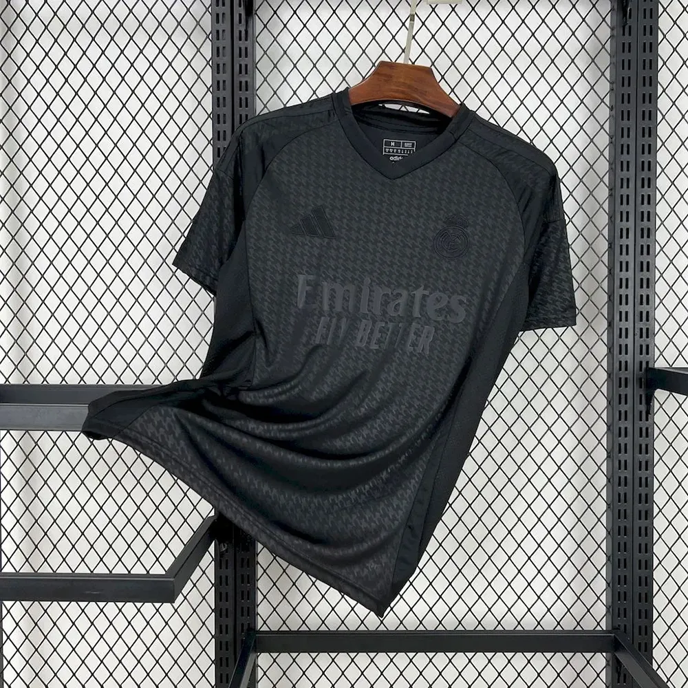 Maillot Real Madrid Concept "XXX" 2024/2025 Real Madrid Concept "Full Black" jersey 2024/2025 - Image 1