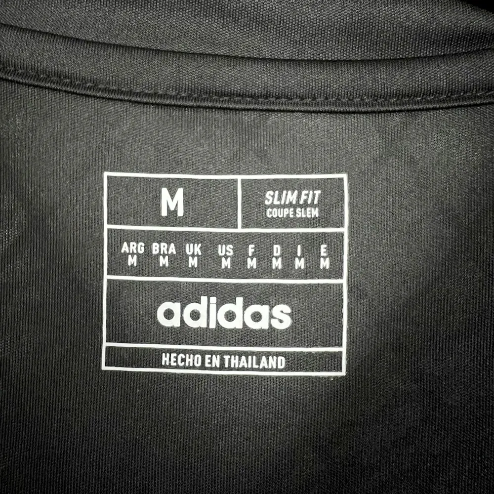 Maillot Real Madrid Concept 2024-2025 (2) Real Madrid Concept "Full Black" jersey 2024/2025 - Image 4