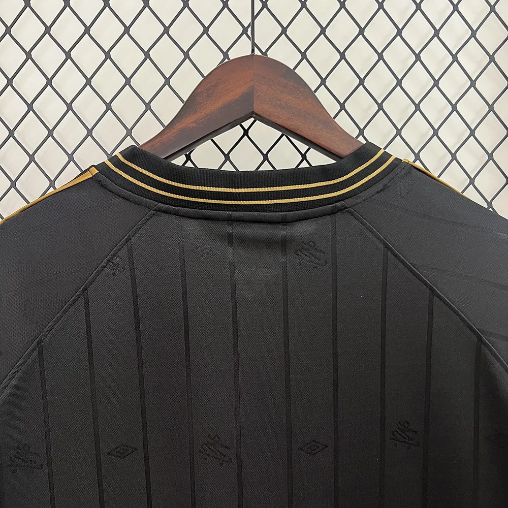 Maillot Santos Charlie Brown Jr. 2024-2025 (6) Maillot Santos Charlie Brown Jr. 2024/2025 – Image 4