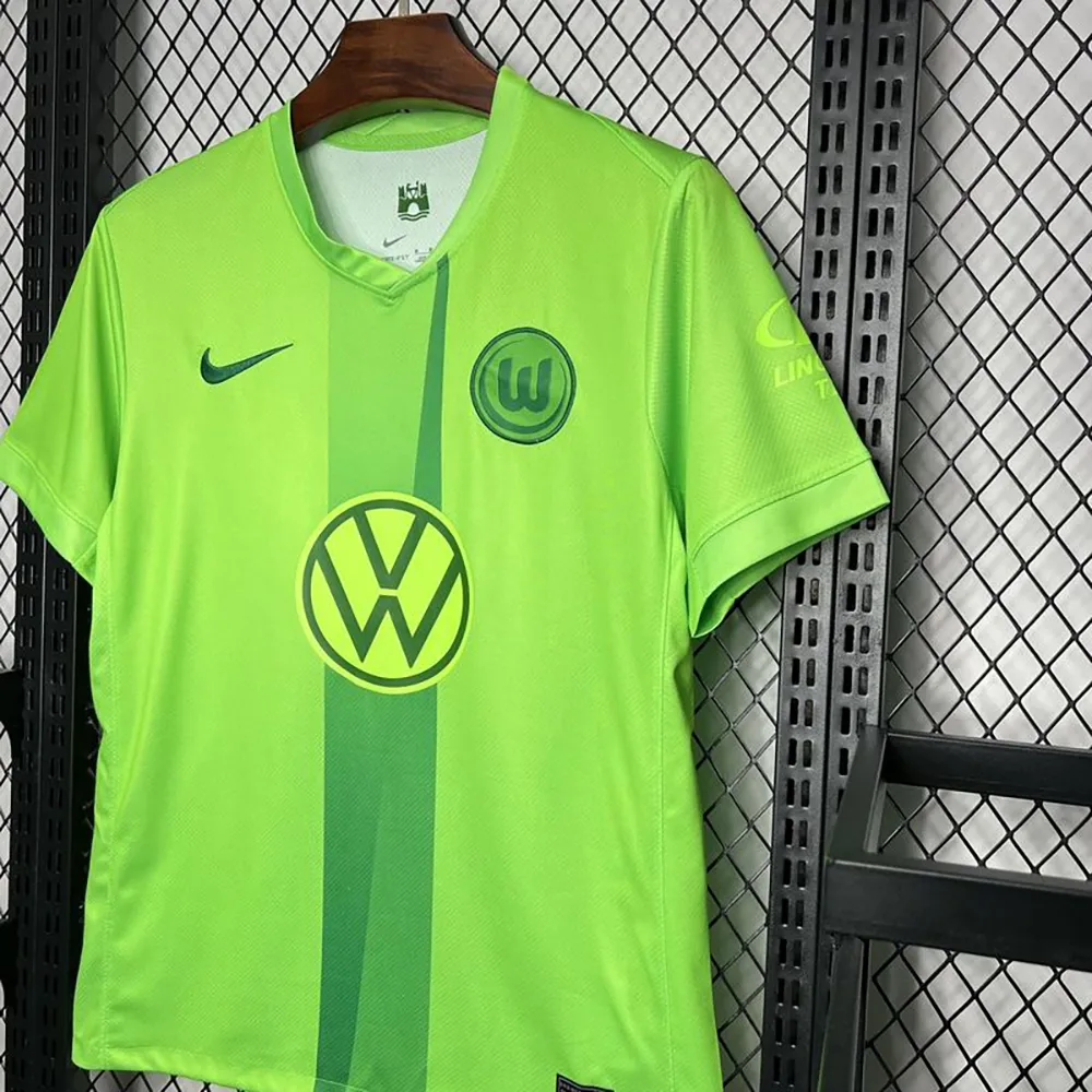 Maillot Wolfsburg Domicile 2024-2025 (1) Maillot Wolfsburg Domicile 2024/2025 – Image 3