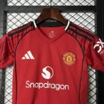 Manchester United Home Jersey Kids 2025/2026 - Image 5