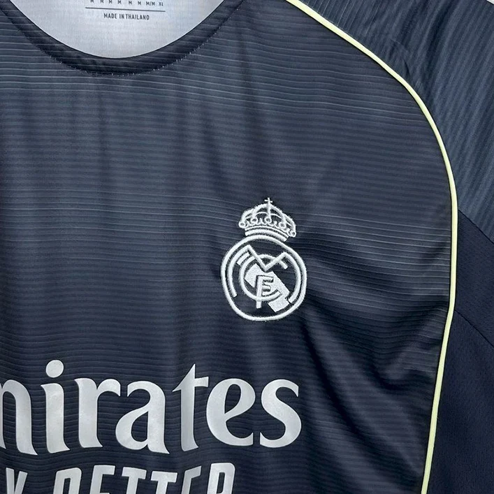 Maillot Real Madrid Extérieur Manches Longues 2025-2026 (1) Maillot Real Madrid Extérieur Manches Longues 2025/2026 – Image 4