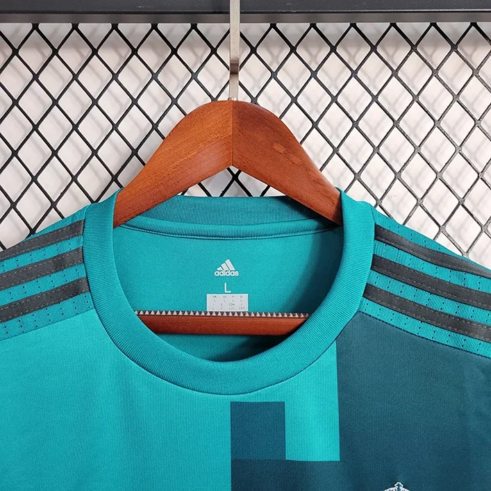 Maillot Real Madrid Rétro Manches Longues 2017-2018 (2) Maillot Real Madrid Rétro Manches Longues 2017/2018 – Image 4